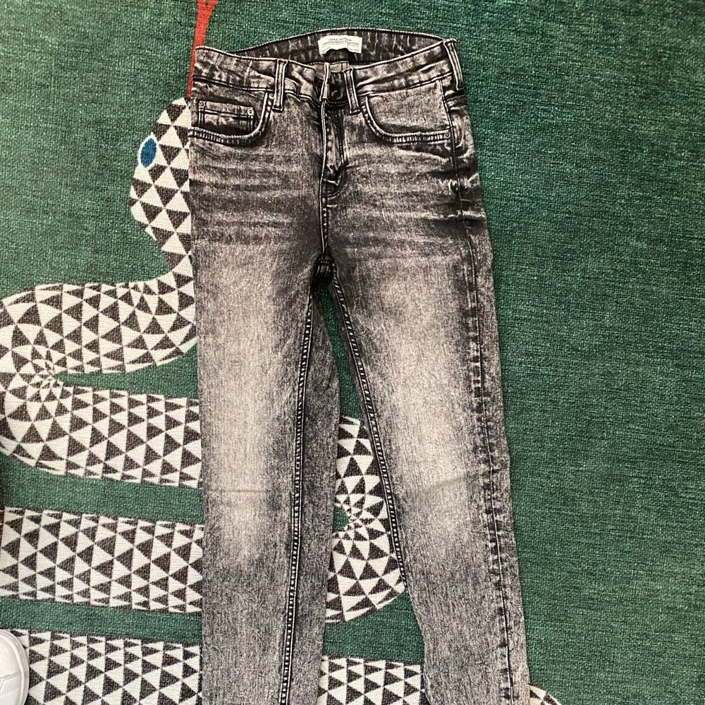 Zara acid wash stretchy skinny jeans. Size 4.